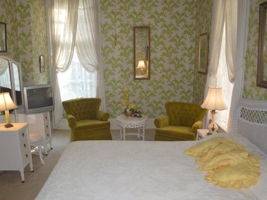 Franklin Terrace Bed And Breakfast Room photo